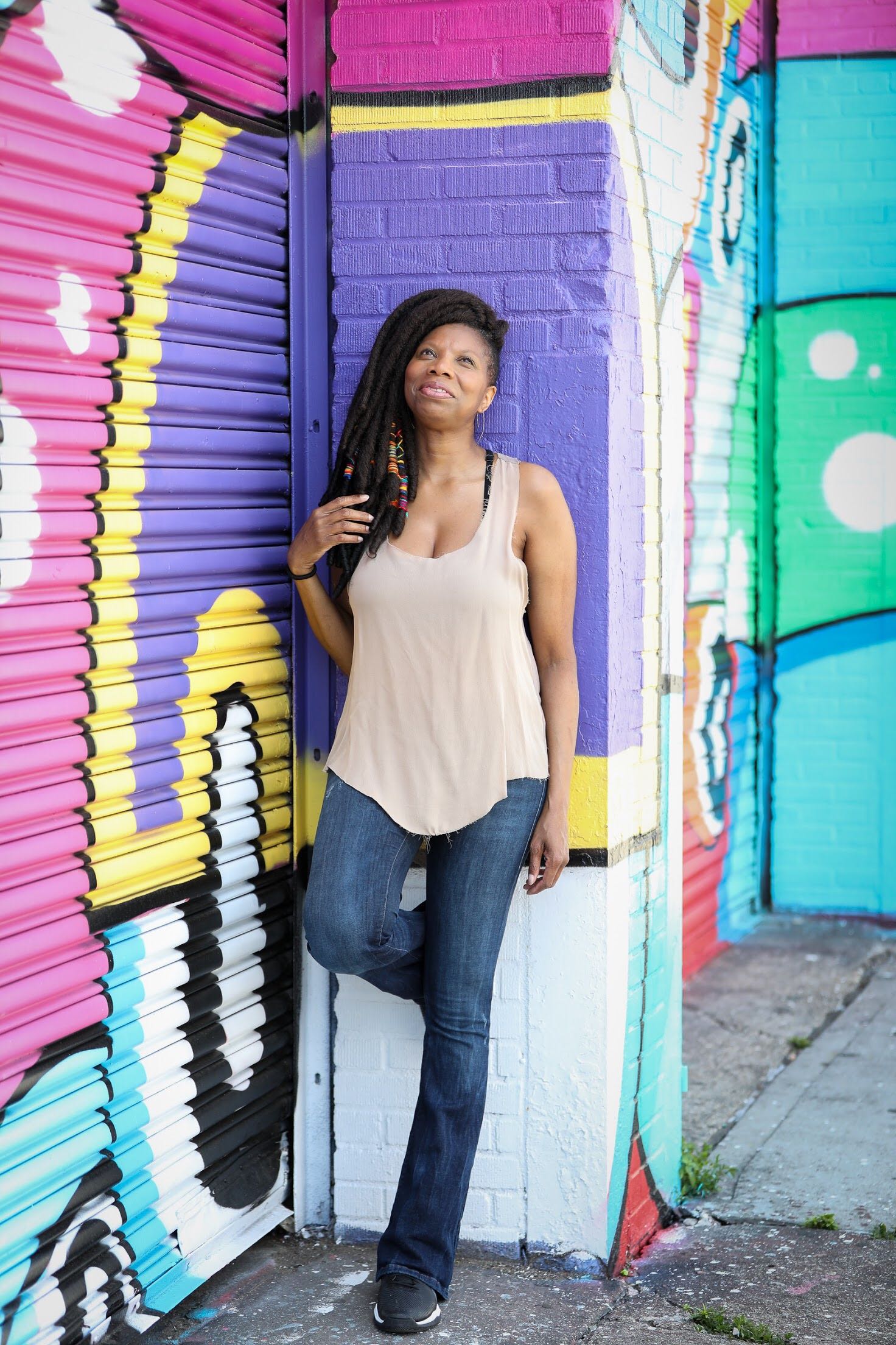 picture of me leaning in front of graffiti